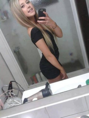 Anadolu Yakası Arabada Arkadan Veren Fetiş Escort Bayan Ala